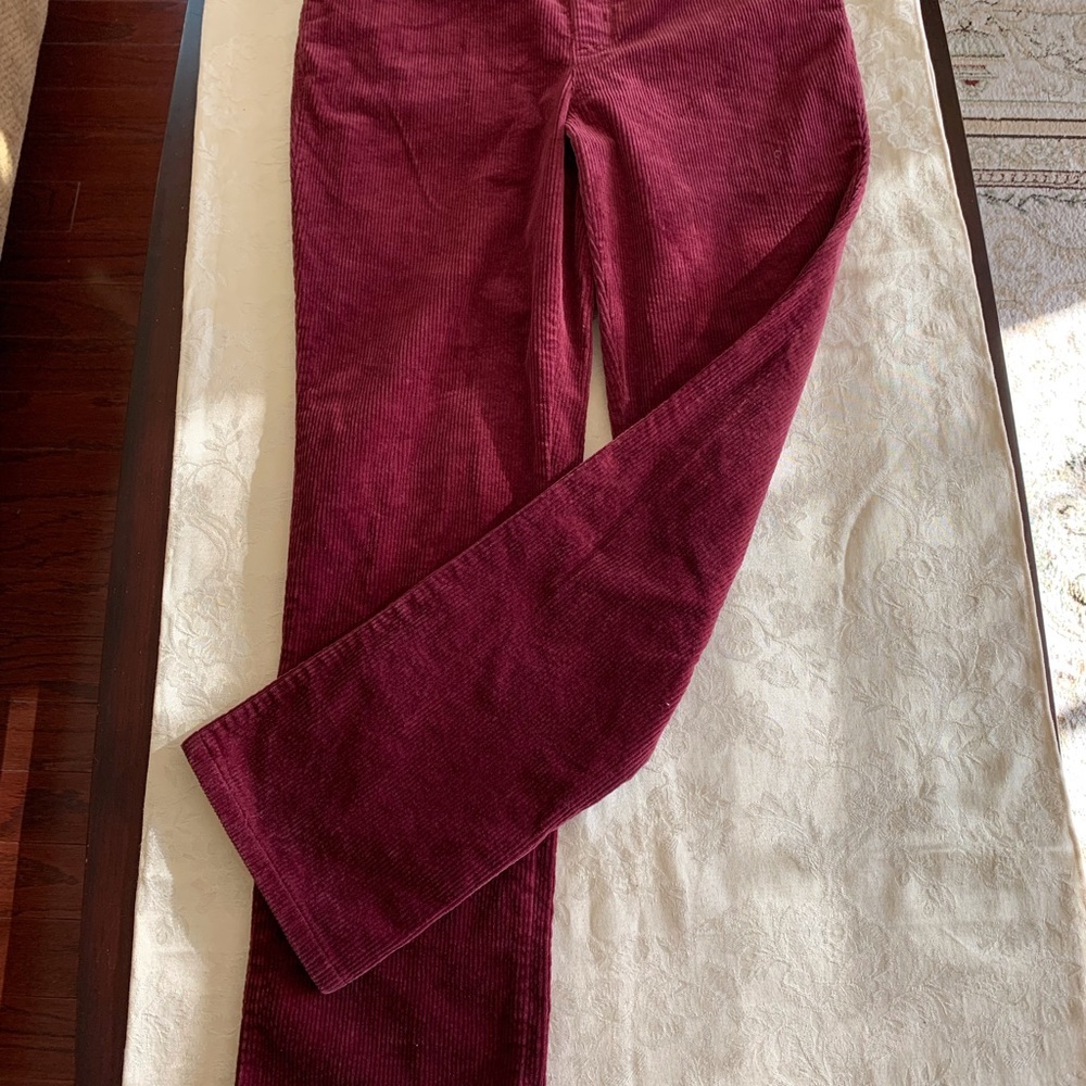 5/$30 Brand new w/o tags, Denim&Co burgundy corduroy jeans Size 10⚡️